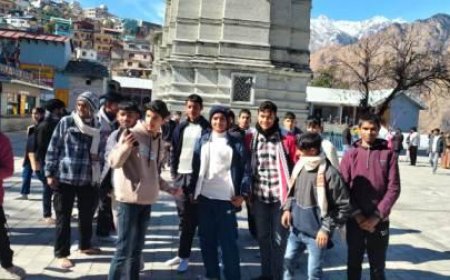 नए साल पर नृसिंह मंदिर में उमड़ी श्रद्धालुओं की भीड़