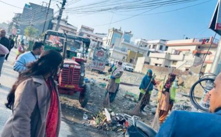 देहरादूनः महानगर की साफ-सफाई परखने सड़क पर उतरी नगर आयुक्त