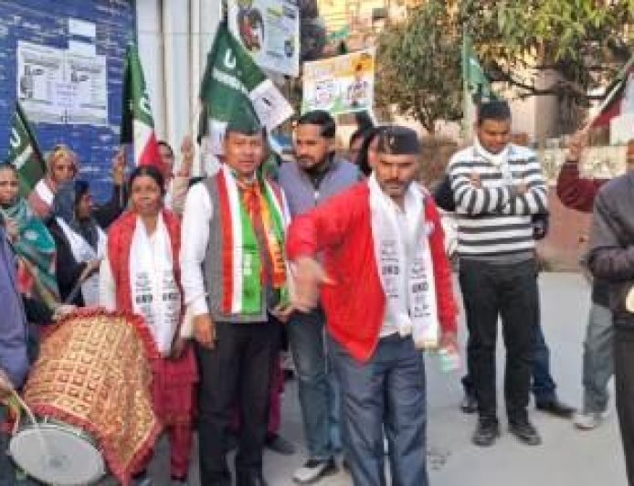 यूकेडी मेयर प्रत्याशी कैप्टन वीरेन्द्र बिष्ट ने कंडोली में की नुक्कड़ सभाएं