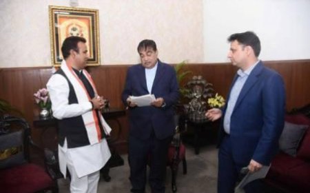 देवप्रयाग विधायक कण्डारी ने केन्द्रीय सड़क परिवहन मंत्री नितिन गडकरी से की मुलाकात 