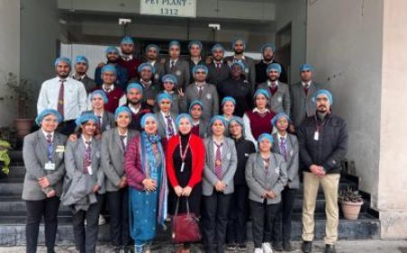 श्री गुरु राम राय विश्वविद्यालय के छात्रों ने देखा पतंजलि फूड एवं हर्बल पार्क