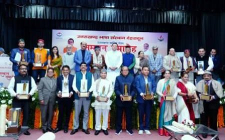 मुख्यमंत्री ने विभिन्न साहित्यकारों एवं भाषाविदों को ‘उत्तराखण्ड साहित्य गौरव सम्मान -2024’ से किया सम्मानित