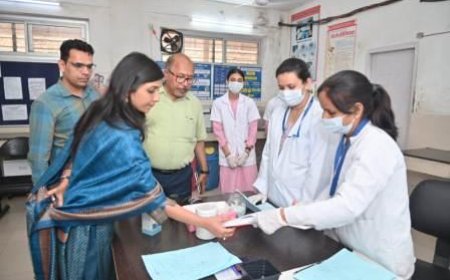 राष्ट्रीय स्वास्थ्य मिशन की निदेशक स्वाति एस. भदौरिया ने किया हरिद्वार में विभिन्न चिकित्सा संस्थानों का निरीक्षण