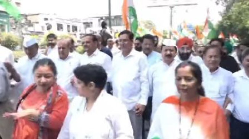 भारतीय सेना के सम्मान में कांग्रेस ने निकाली तिरंगा रैली
