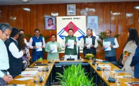 उत्तराखंड में शहरी स्थानीय निकायों को सशक्त बनाने के लिए सेतु आयोग ने सौंपी मुख्यमंत्री को रिपोर्ट 