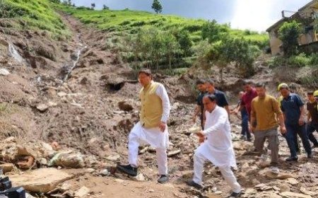 सीएम धामी ने पौडी जिले के आपदाग्रस्त क्षेत्रों का किया दौरा