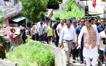 थराली पहुंचे सीएम धामी, प्रभावितों का जाना हाल, हर संभव मदद का दिया भरोसा,