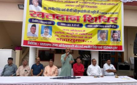  मसूरी कांड के शहीदों की स्मृति में किया गया रक्तदान 