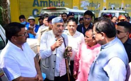 सीएम धामी ने नंदानगर आपदा प्रभावित परिवारों से की मुलाकात