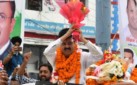 देहरादून पहुंचने पर कांग्रेस कार्यकर्ताओं ने गणेश गोदियाल का किया भव्य स्वागत