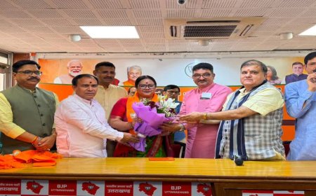 उत्तराखंड की राजनीति में बड़ा उलटफेर, श्रीनगर की निर्दलीय मेयर समेत 10 पार्षद BJP में शामिल; कांग्रेस को झटका