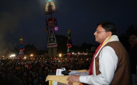 देहरादून: परेड ग्राउंड में दशहरा महोत्सव में शामिल हुए सीएम धामी, बोले- सत्य और धर्म की ही होती है जीत