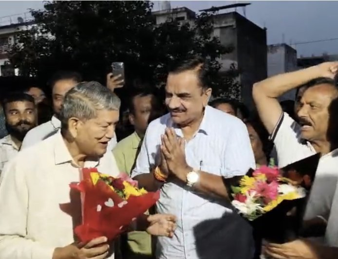 हरीश रावत के 'लाठी' वाले बयान पर सियासी घमासान, भाजपा बोली- कांग्रेस लाठी लाएगी तो हम फूल देंगे