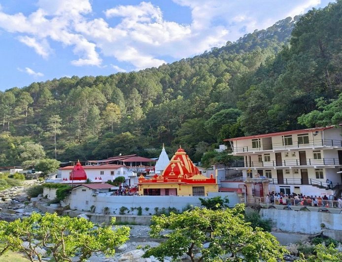 'हनुमान अंश’ के बाद कैंची धाम में उमड़ रहा जनसैलाब, वीकेंड पर ट्रैफिक प्लान लागू
