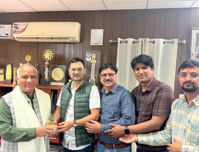 छात्राओं के बेहतर भविष्य और गुणवत्तापूर्ण शिक्षा पर मंथन, MIT निदेशक ने कुलपति से की मुलाकात